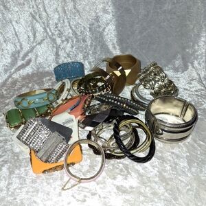 Fashion Jewelry Collection - LOT 5 - bracelets only - 31 pieces